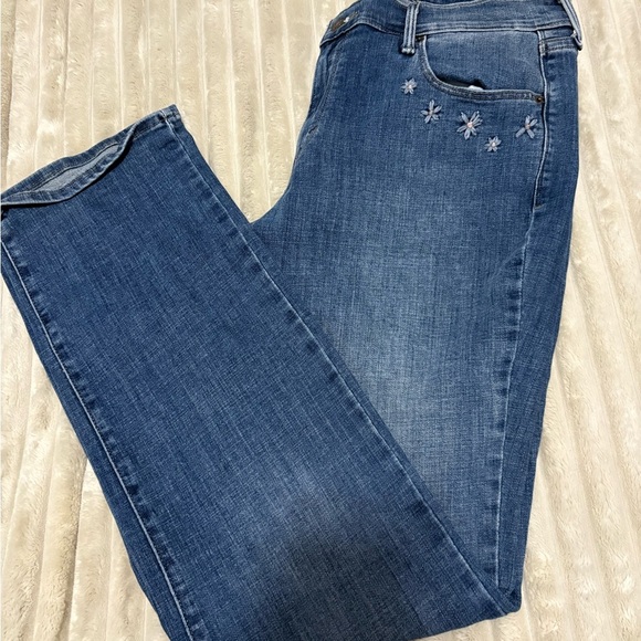 Blue Denim Women's Jeans - Picture 2 of 6